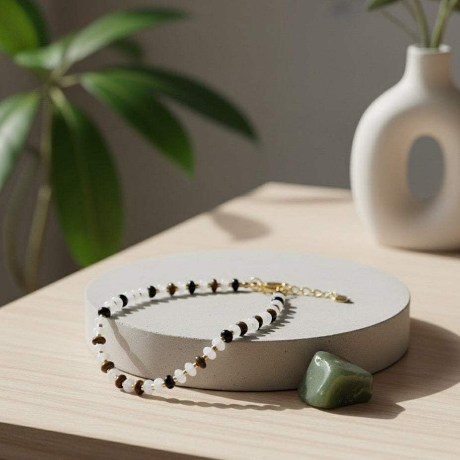 Bracelet perles fines marron et blanches avec fermoir réglable doré