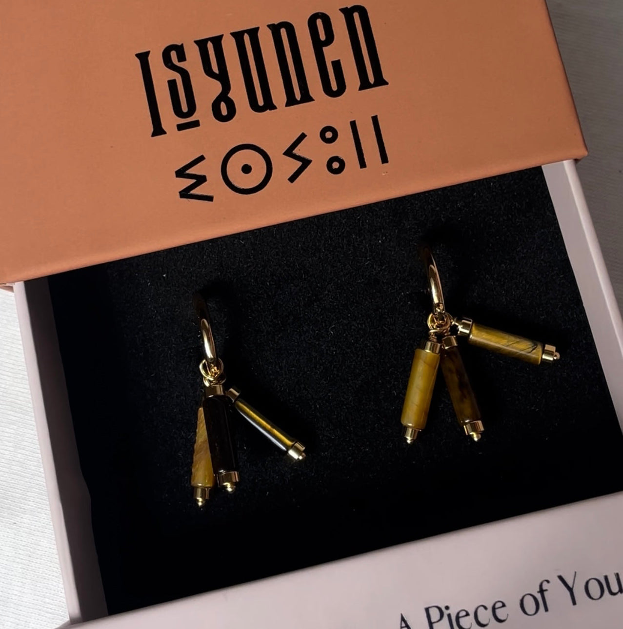 Boucles d'oreilles créoles franges œil de tigre – pendants cylindriques dorés