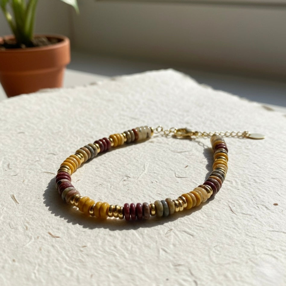 Bracelet perles heishi multicolores – jaspe, œil de tigre et accents dorés