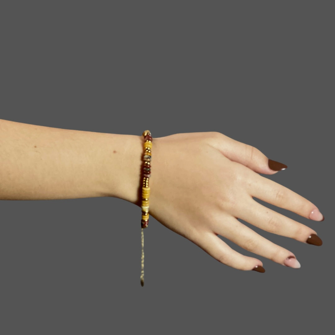 Bracelet perles heishi multicolores – jaspe, œil de tigre et accents dorés