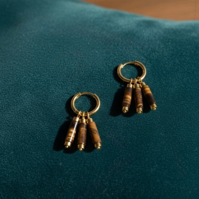 Boucles d'oreilles créoles franges œil de tigre – pendants cylindriques dorés