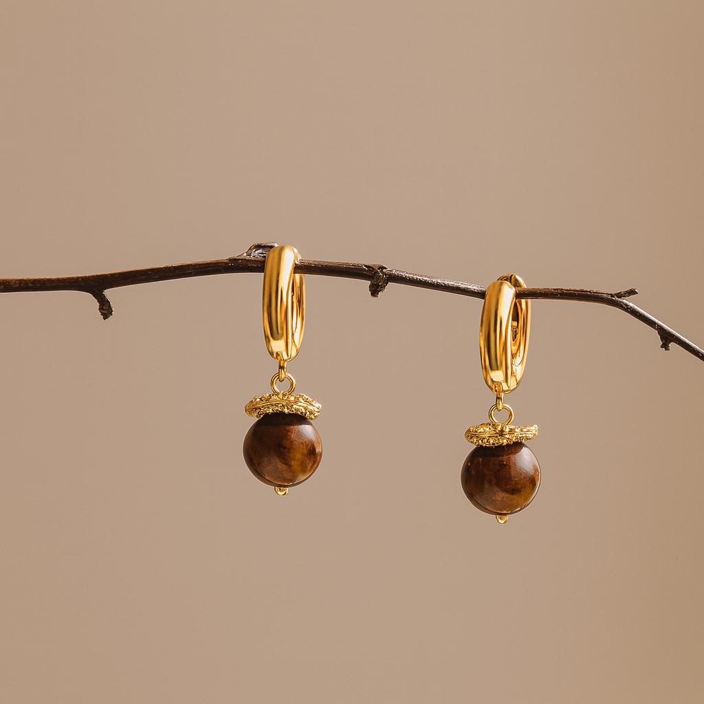 Boucles d'oreilles pendantes œil de tigre – créoles dorées et perles naturelles