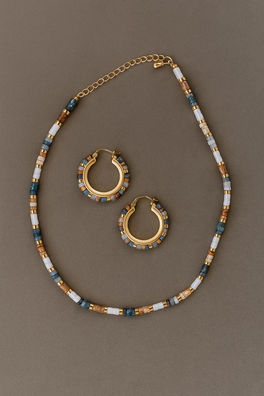 Boucles d'oreilles créoles perles carrées – céramique multicolore et accents dorés