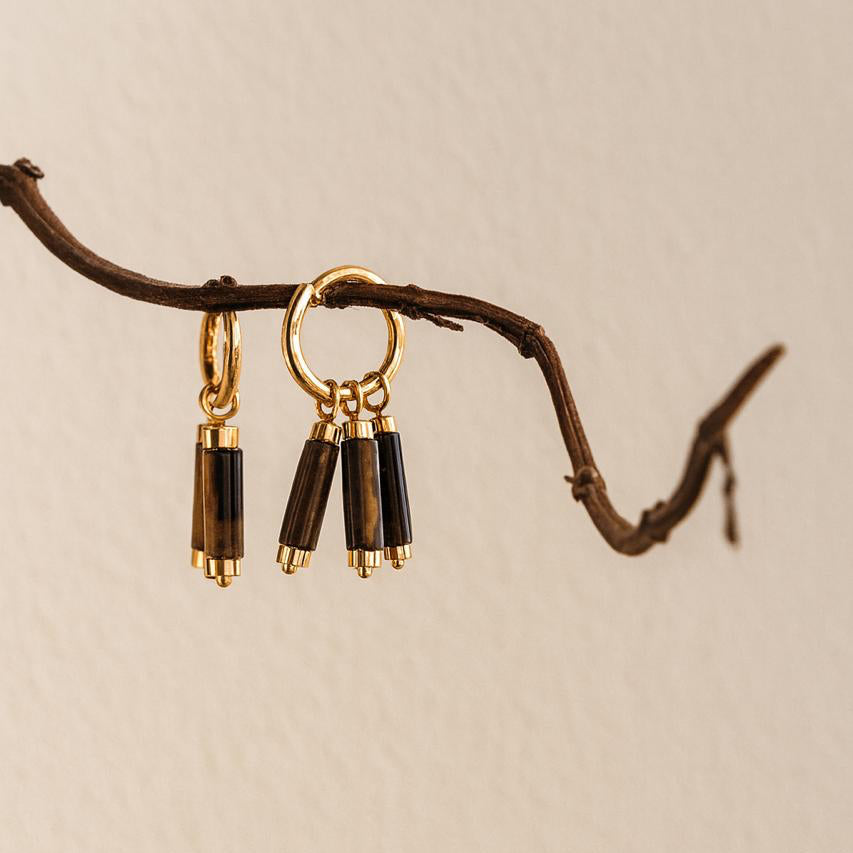 Boucles d'oreilles créoles franges œil de tigre – pendants cylindriques dorés